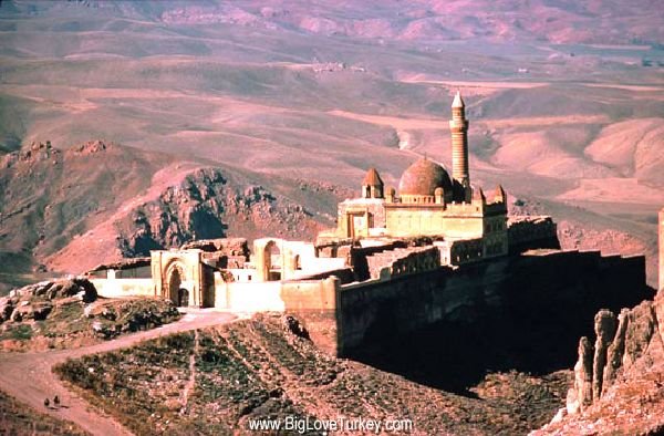 ishakpashapalace2.jpg
