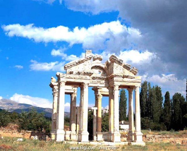 tetrapylon2.jpg